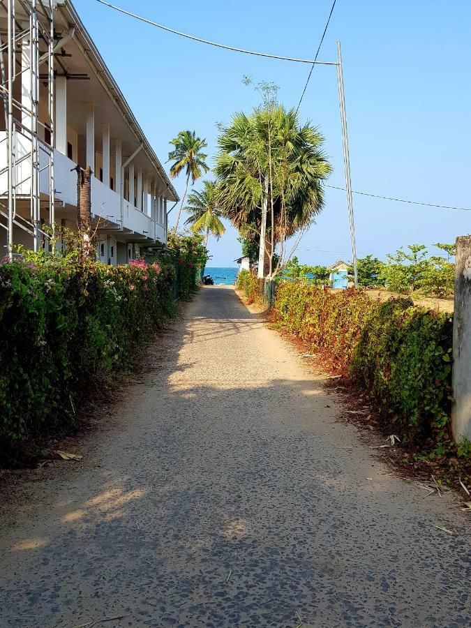 Breeze Guest House Trincomalee Exterior foto