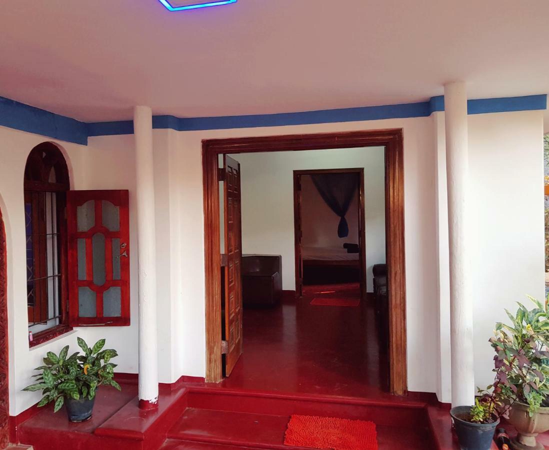 Breeze Guest House Trincomalee Exterior foto